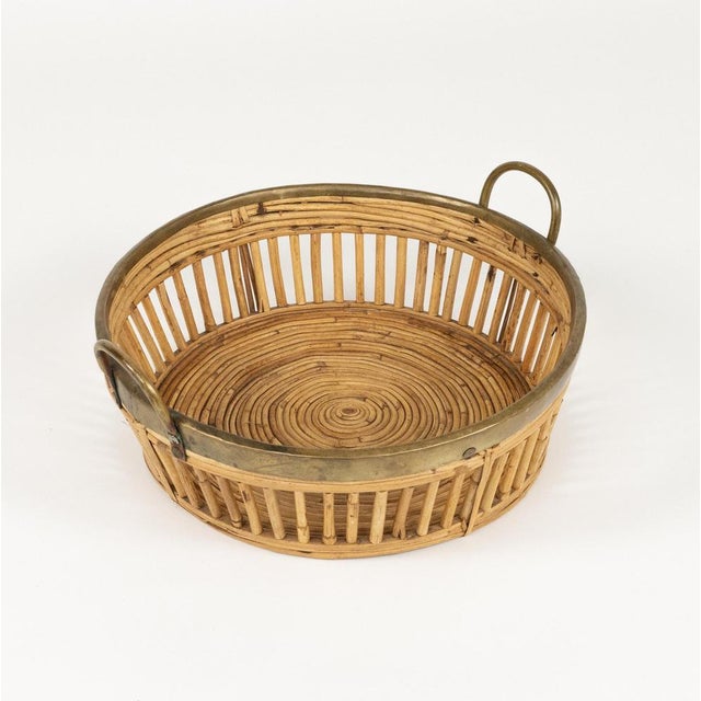 Mid-Century Round Bowl or Centerpiece in Rattan and Brass, Italy, 1970s For Sale - Image 10 of 12