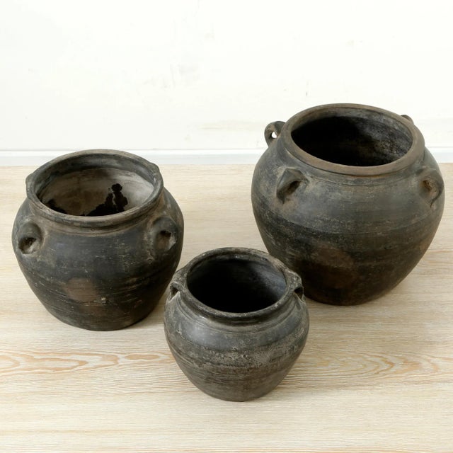 Early 20th Century Vintage Gray Ceramic 10" Water Vase With Four Handles For Sale In Los Angeles - Image 6 of 9