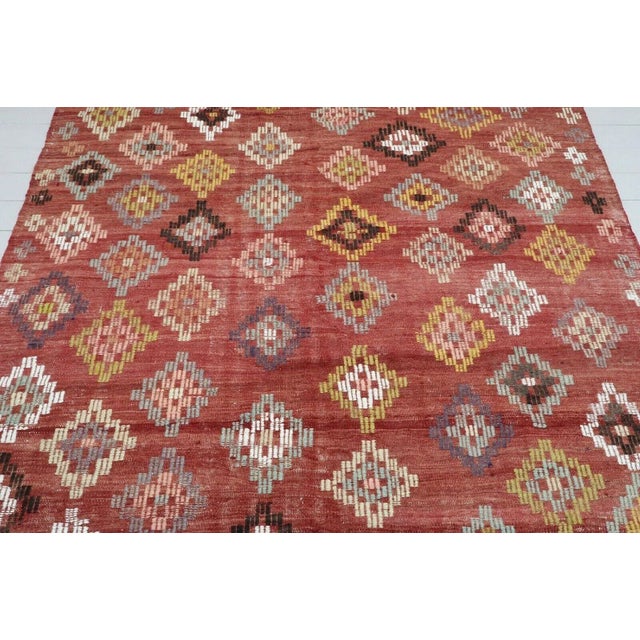 Mid-Century Modern 1960s Vintage Turkish Handmade Kilim Rug - 78"x112" For Sale - Image 3 of 12
