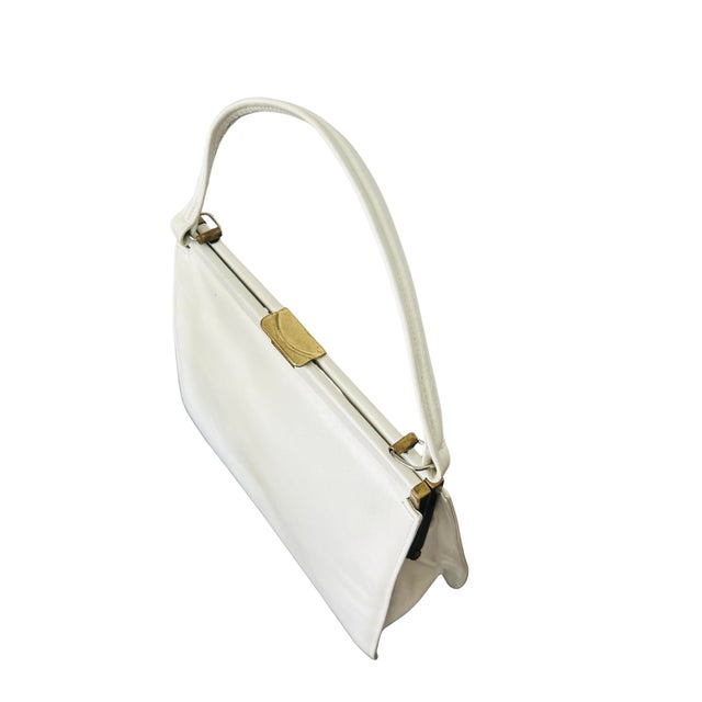 Metal Vintage 1950s–1960s White Structured Frame Handbag | Mid-Century Top Handle Purse With Brass Clasp | Classic Retro Box Bag For Sale - Image 7 of 8