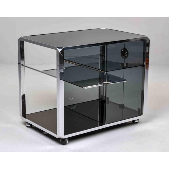 Willy Rizzo Willy Rizzo Italian Smoked Glass and Chrome Rolling Bar Trolley, Circa 1970s For Sale - Image 4 of 12