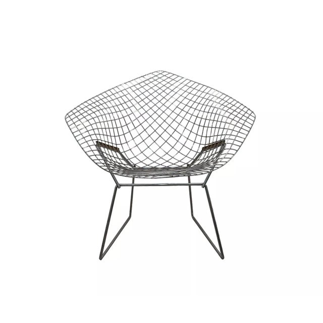 Discover sculptural sophistication with this Harry Bertoia for Knoll Wire Diamond Chair, a true Mid Century Modern gem....