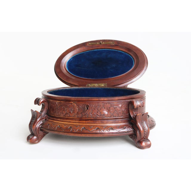 Large Antique 19th Century Swiss Black Forest Oval Jewelry Box in Walnut, 1880 For Sale - Image 4 of 8