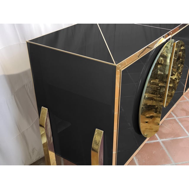 This exquisite Italian-made buffet sideboard perfectly blends modern elegance with traditional craftsmanship. The elegant...