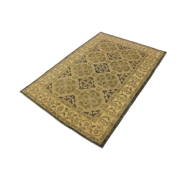 This gorgeous transitional handmade rug follows an abstract pattern which exotically repeat like a continuous reflection....
