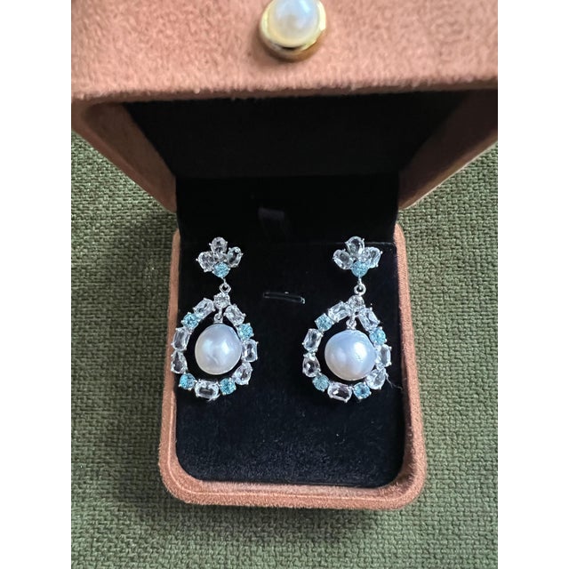 Early 21st Century Bochic "Orient" Blue & White Topaz White Pearls Earrings Set 18K Gold & Silver For Sale - Image 5 of 10