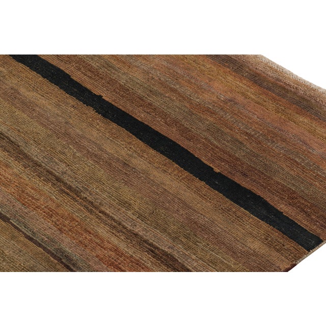 A 6x9 bold new addition to our Texture of Color collection, made with hand-knotted wool and a new take on the theme of...