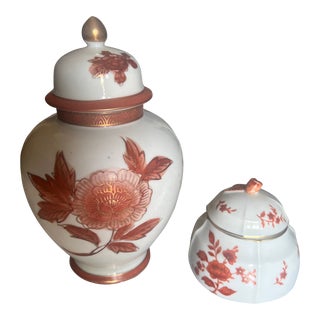 Vintage Floral Chinoiserie Lidded Porcelain Jars Ginger Trinket - Set of 2 For Sale