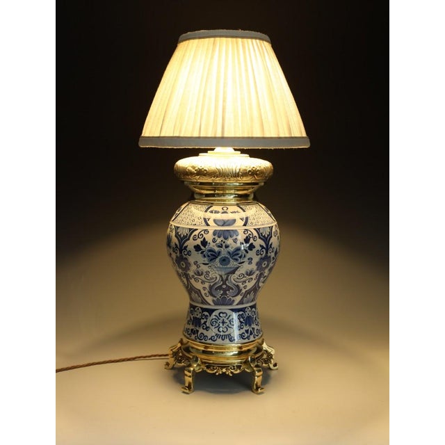 Late 19th Century Victorian Belgian Blue and White Faience Oil Lamp, 1880 For Sale - Image 5 of 14