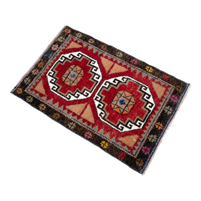 1970s Hand Knotted Small Turkish Rug Door Mat Mini Rug Bath Mat Enry Decor - 1'9" X 2'8" For Sale