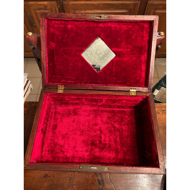 Gentleman's Walnut Inlaid Dresser Box, 19th Century For Sale - Image 9 of 10