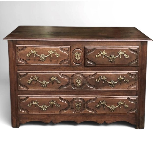 Early 19th Century French Louis XIV Walnut Commode For Sale In Baton Rouge - Image 6 of 15