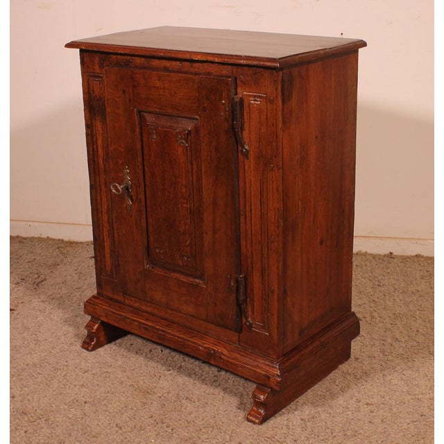 17th-Century Oak Béguinage Cabinet For Sale - Image 6 of 12