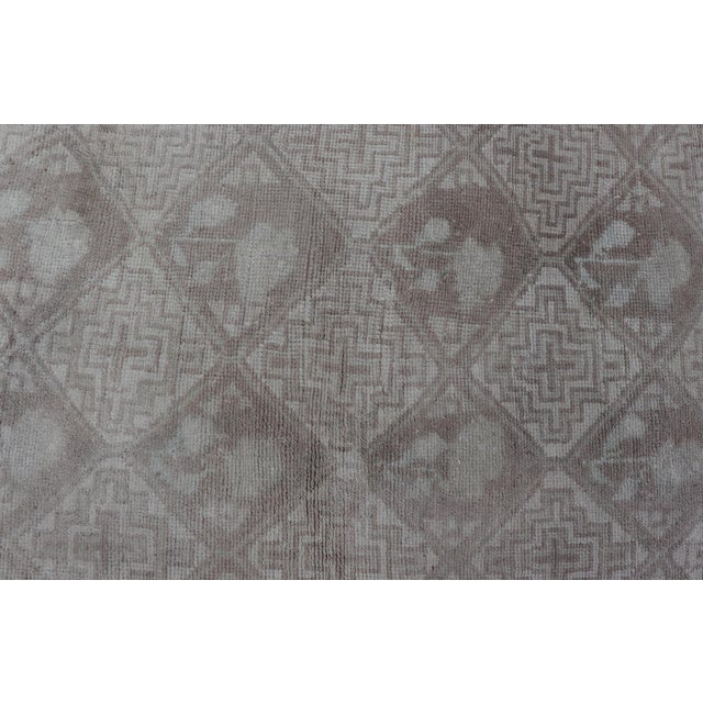 Vintage Turkish Oushak Rug With Subtle Geometric and Floral Motifs 3'2 X 5'6 For Sale In Atlanta - Image 6 of 11