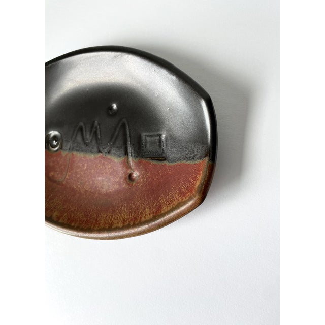 Signed Friedelle Winans Mid‑Century Studio Pottery Dish For Sale - Image 6 of 6