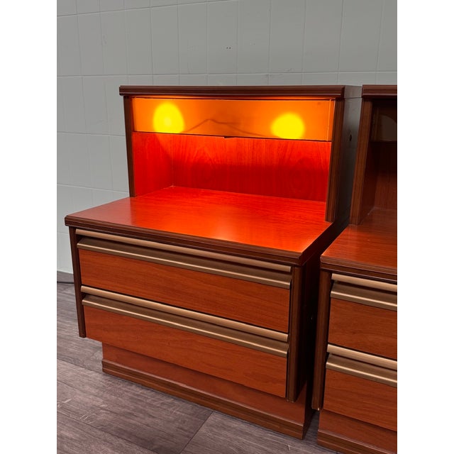 Vintage Italian Nightstands with Integrated Lamps, 1970s, Set of 2 For Sale - Image 10 of 18