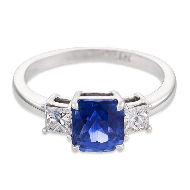 Contemporary Vintage 1.80 Carat Sapphire Diamond 18k White Gold Ring, Size 6.25 For Sale - Image 3 of 6