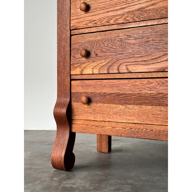 Early 20th Century Quartersawn Oak Chest of Drawers, Turn-of-the-Century For Sale - Image 15 of 18