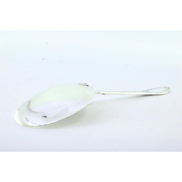 Silver Ice Cream Scoop with Smooth Shell and Crimped Handle Reliefs For Sale - Image 4 of 6