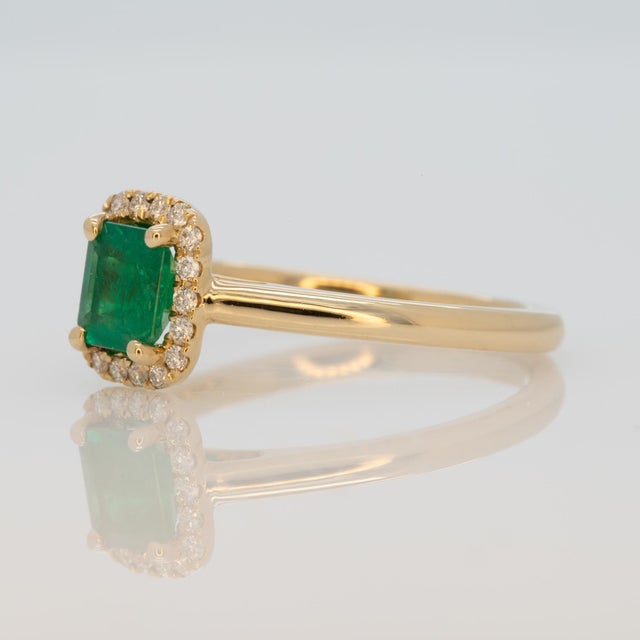 Colombian Emerald Ring With Earth Mined Diamonds Accents: Solid 14k Gold, Size 6.75 For Sale In Columbus - Image 6 of 7
