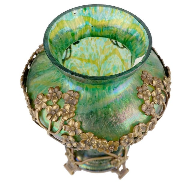 Art Nouveau Iridescent Glass Vase with Bronze Overlay and Hydrangea Flower, 1900s For Sale - Image 10 of 18