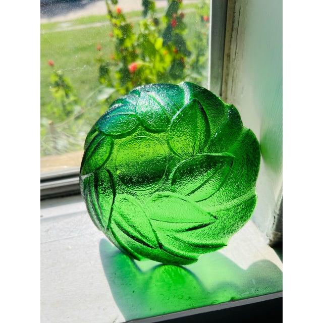 Vintage Green Pressed Glass Leaf Bowl – Scalloped Rim, Mid-Century Decorative Dish For Sale - Image 11 of 11