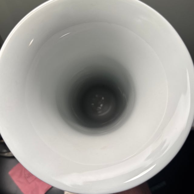 Vintage Mottahedeh/Vista Alegre Tobacco Leaf Porcelain Trumpet Vase - 11 Inch For Sale In Providence - Image 6 of 9
