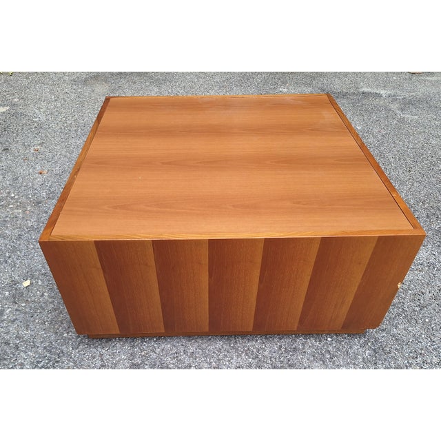 Mid-Century Modern Coffee Table in Shaded National Walnut, 1980s For Sale - Image 3 of 7
