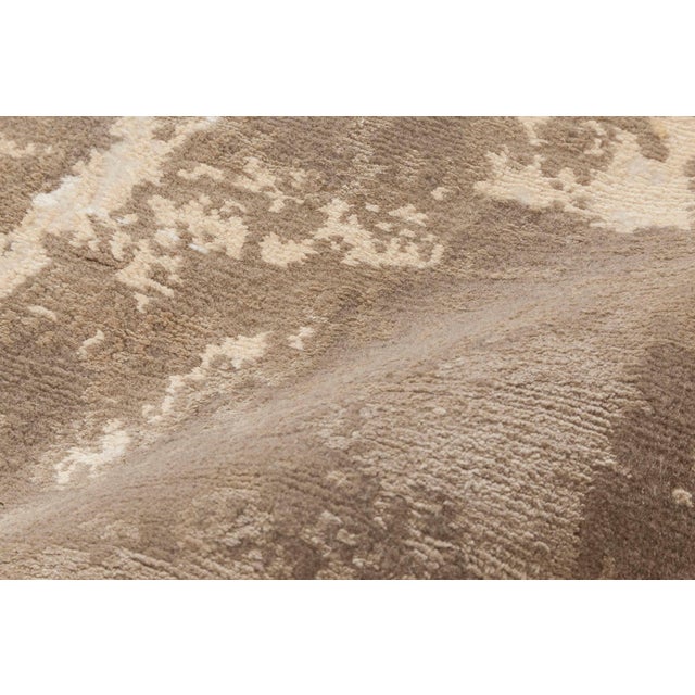 Early 21st Century Desert Haze Abstract Modern Rug In Beige With Tan, Silk "Sandstorm" For Sale - Image 5 of 5