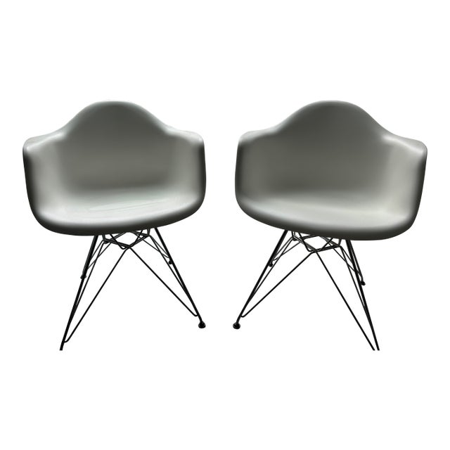 Authentic Herman Miller Eames Molded Plastic Armchairs (Pair) – White, Wire Eiffel Base For Sale