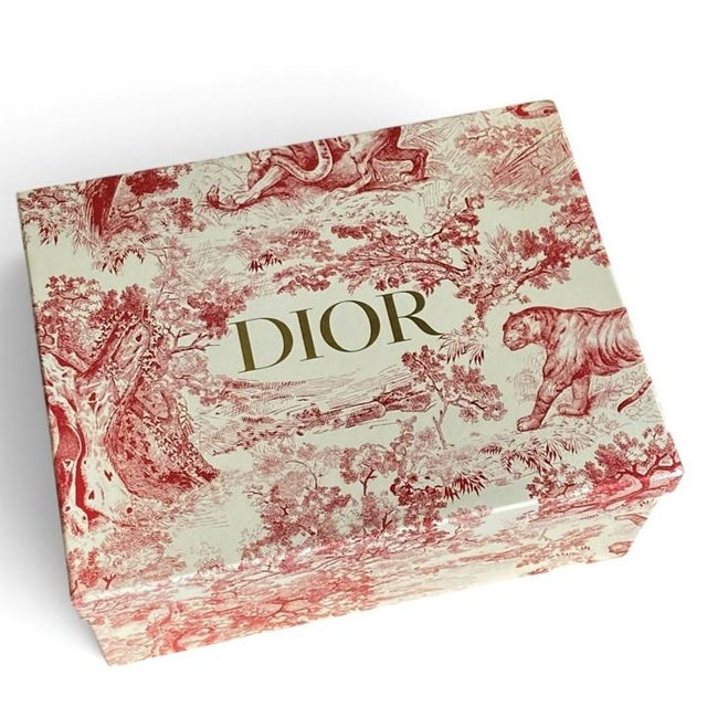 Set of 6 pristine small glasses from the Dior Maison Harmony Glass Collection. Made from 100% engraved crystalline, the...