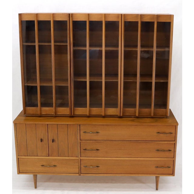 Walnut mid century modern two-part hutch credenza display cabinet glass doors For Sale - Image 9 of 16