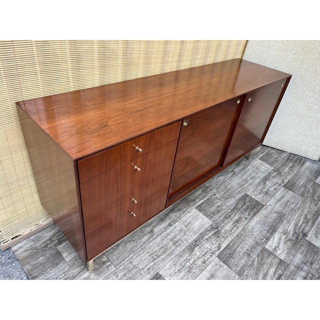John Stuart Refinished Mid Century Modern Twelf Drawer Dresser by John Stuart. Circa 1960s. For Sale - Image 4 of 18