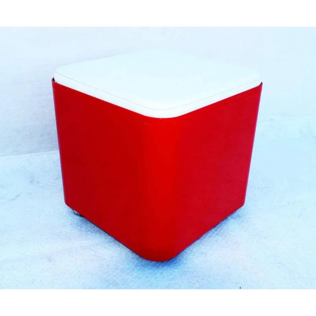 Cube pouf with "Dime" model cushion by Marcello Siard for Lonato 1960s, Italy. Structure material in Novodur printed red...