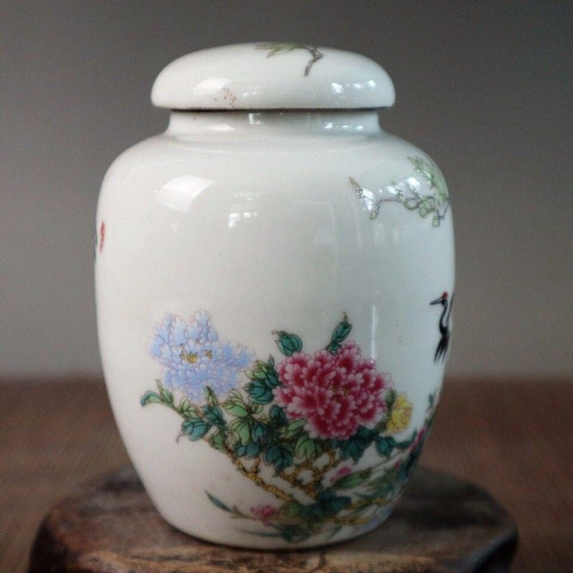 1990s Small Chinese Famille Rose Porcelain Jar With Crane & Floral Motif, 3.7" For Sale - Image 5 of 9