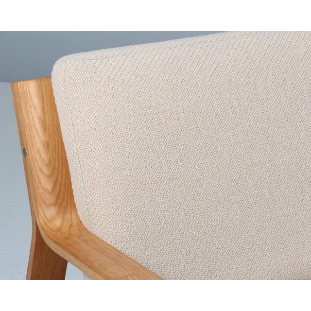 Vintage Two-Seater Sofa in Oak by Hans J. Wegner for Getama, 1970s For Sale - Image 4 of 9