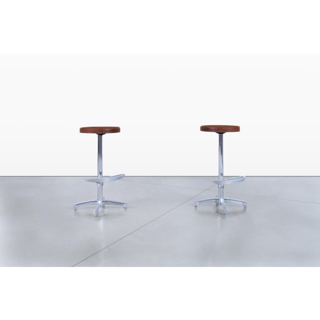 Mid-Century Modern Vintage Walnut and Aluminum Bar Stools For Sale - Image 3 of 12