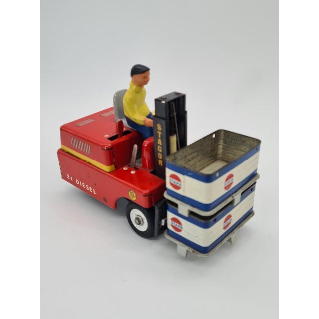 1960s Metal Forklift from Stagor with Boxes from Stapa, Germany, 1960s For Sale - Image 5 of 12