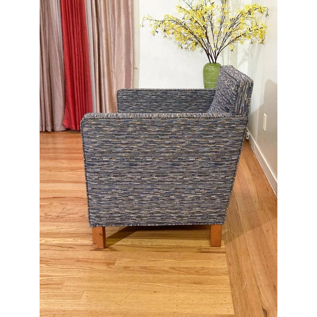 The Knoll Krefeld Lounge Chair, designed in 1927 by Ludwig Mies van der Rohe, is a modern design icon. Known for its clean...