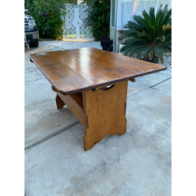 Here we have an antique rustic pine tilt top dining table, circa 1800s. Sometimes this style is referred to as a tavern...