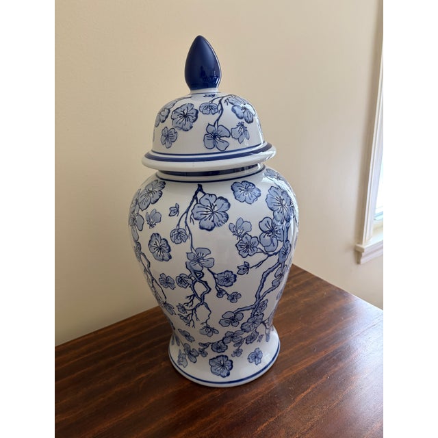 Chinoiserie Chinoiserie Large Blue and White Porcelain Ginger Jar For Sale - Image 3 of 7