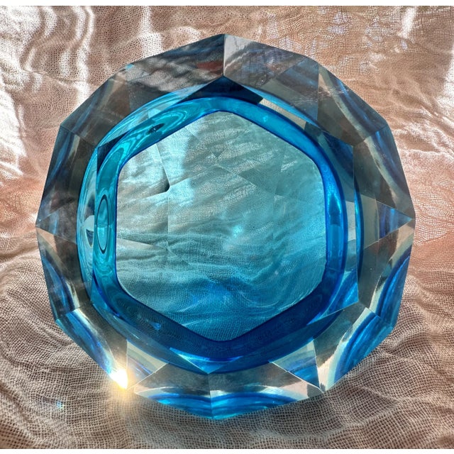 Sommerso Faceted Bowl in Blue and Transparent attributed to Flavio Poli for Seguso Vetri Darte, 1950s For Sale - Image 3 of 7