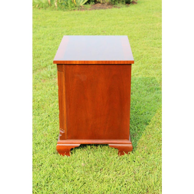 Baker Furniture Chippendale Mahogany Nightstands—A Pair For Sale - Image 12 of 18