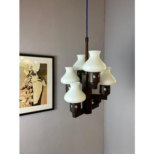 This chandelier from the Danish manufacturer Vitrika is a successful interplay of modern design and natural materials. It...