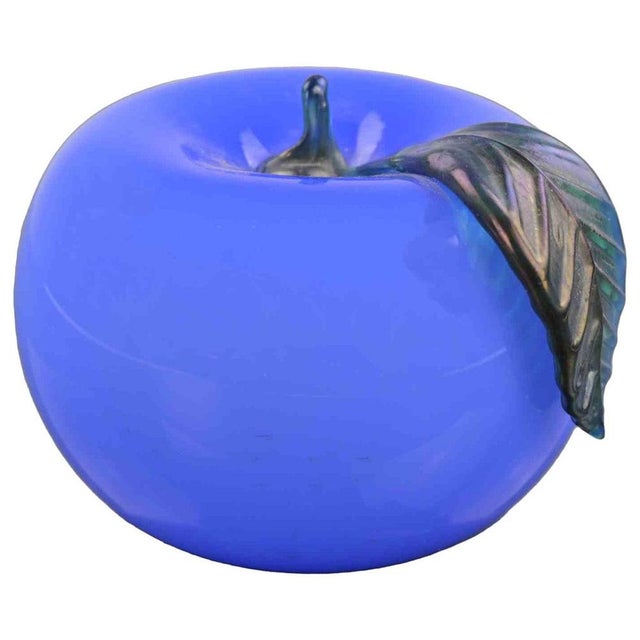 1980s Vintage Enameled Aluminium Apple Paperweight, Italy, 1980s For Sale - Image 5 of 5