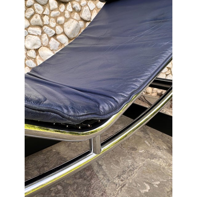 LC4 Chaise Lounge in Blue Leather by Le Corbusier, Pierre Jeanneret & Charlotte Perriand for Cassina, 1980s For Sale - Image 9 of 18