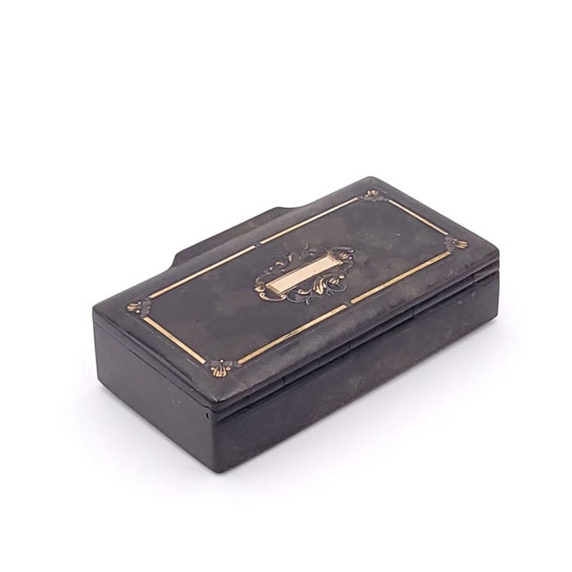 French Papier-Mâché Snuff Box Inlaid With Gold, Circa 1840 For Sale In San Francisco - Image 6 of 10