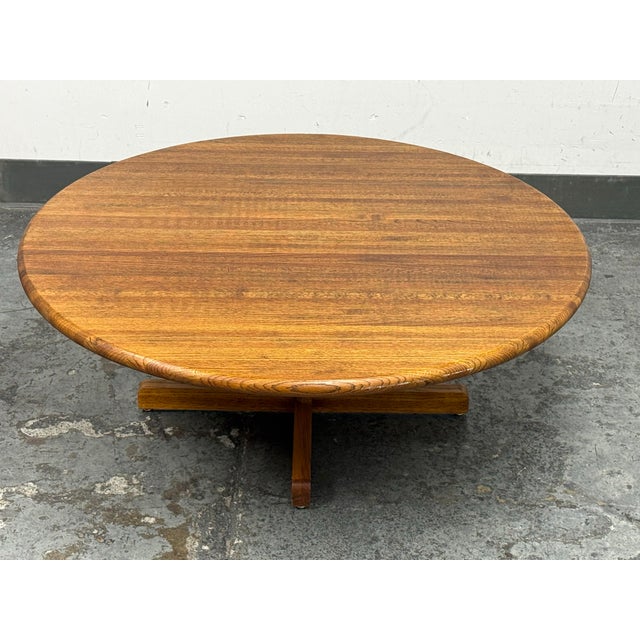 Mid 20th Century American Modern Round Wood Coffee Table, Mid 20th Century For Sale - Image 5 of 12