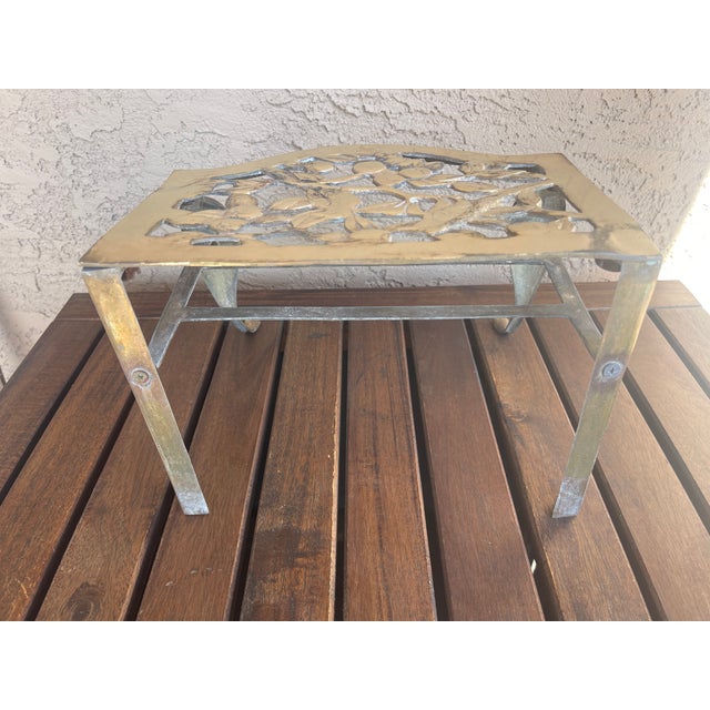 Late 19th Century Folk Art Farmhouse Late 1800s English Cast Brass Fireplace Footman Kettle Stand For Sale - Image 5 of 7