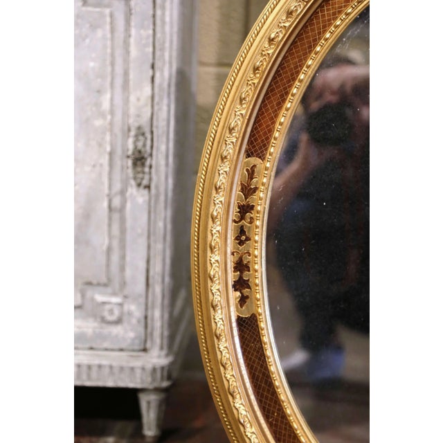Mid-20th Century French Oval Giltwood Mirror With Floral Motifs For Sale In Dallas - Image 6 of 10